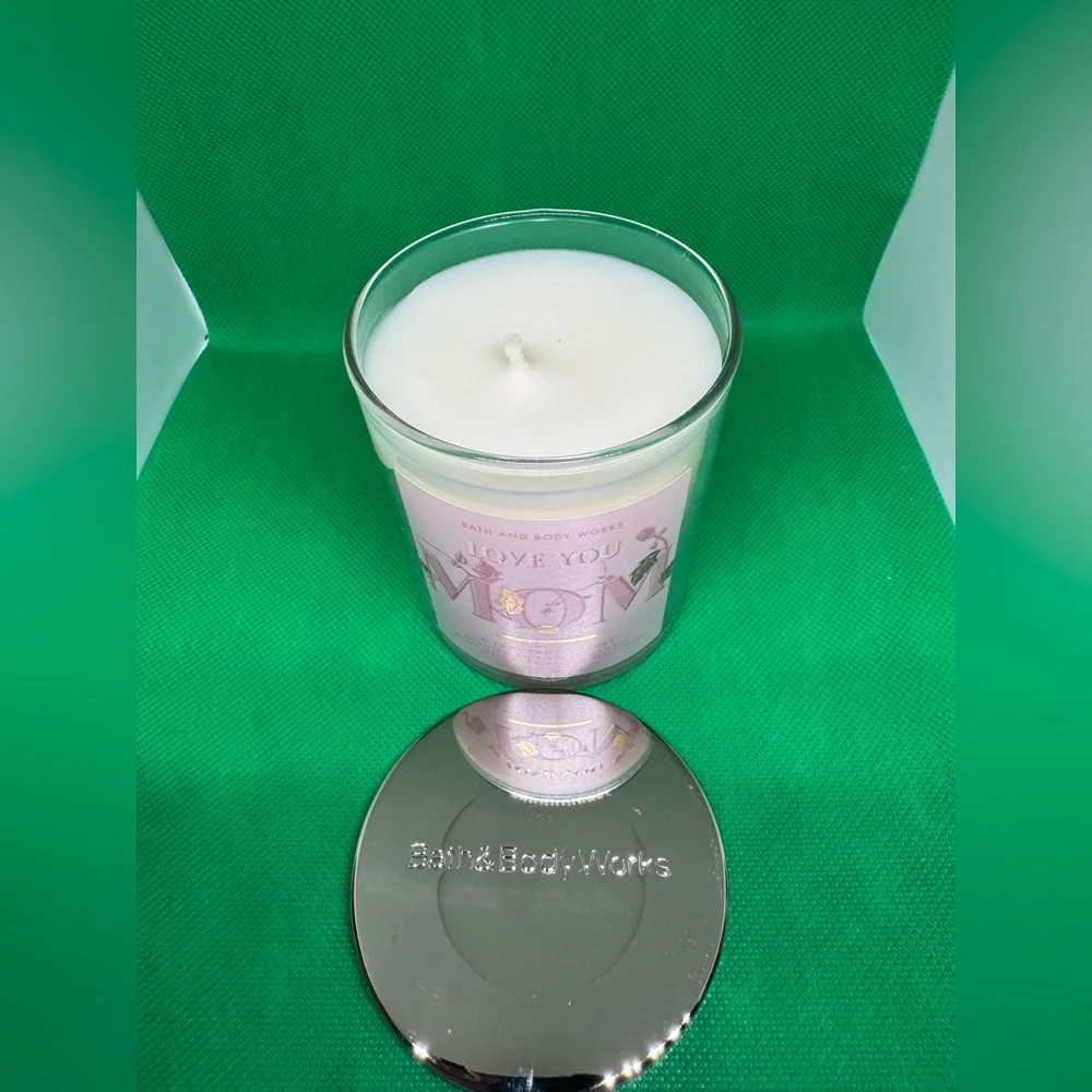 Bath & Body Works Love You Mom Candle - Single Wick NEW - Picture 2 of 3